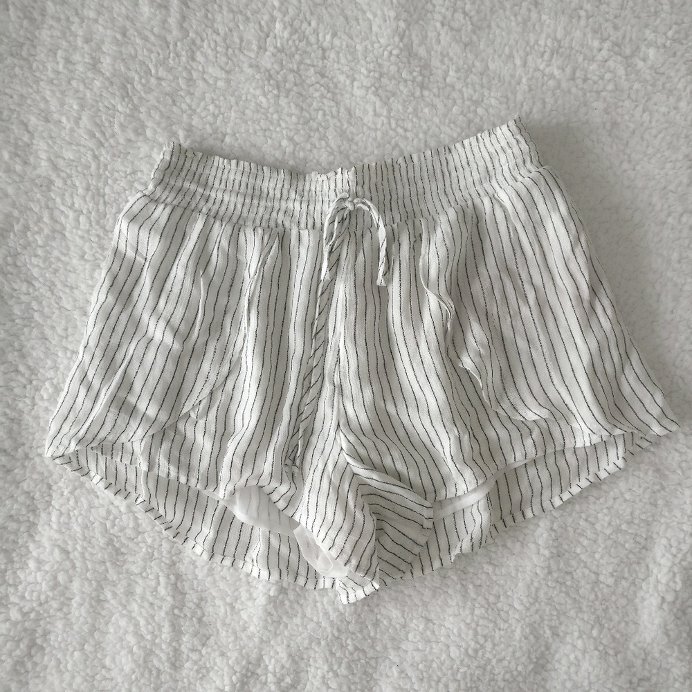 American Eagle Flowy Shorts (NEW)